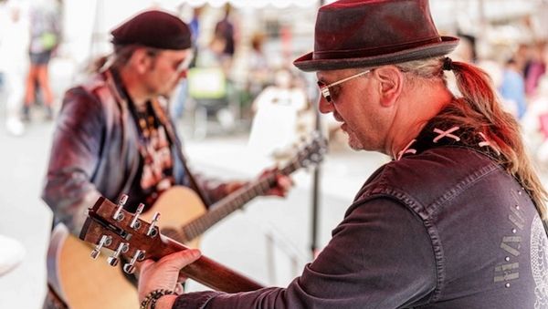 Live-Musik im Café Pauline, wenn Ossternhagen & Kulle das Paulikloster in Brandenburg an der Havel verzaubern