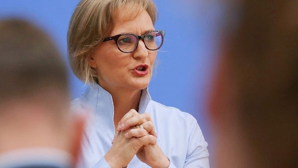 Grüne kritisieren Schröder für Geburtstagsbesuch bei Putin