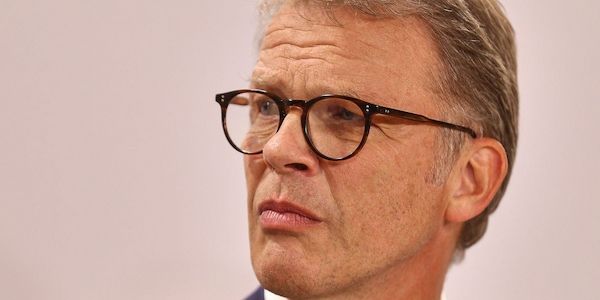 Deutsche-Bank-Chef Sewing kritisiert Tankrabatt