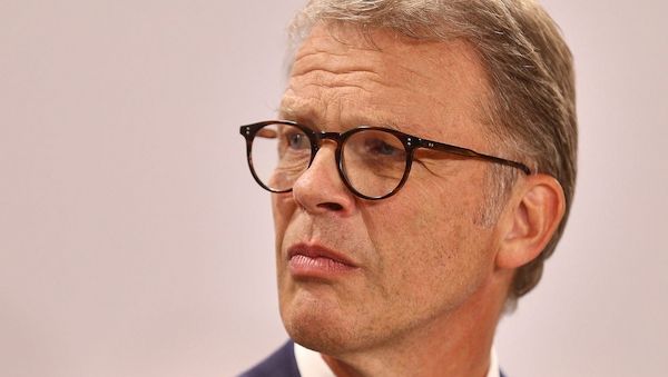 Deutsche-Bank-Chef Sewing kritisiert Tankrabatt