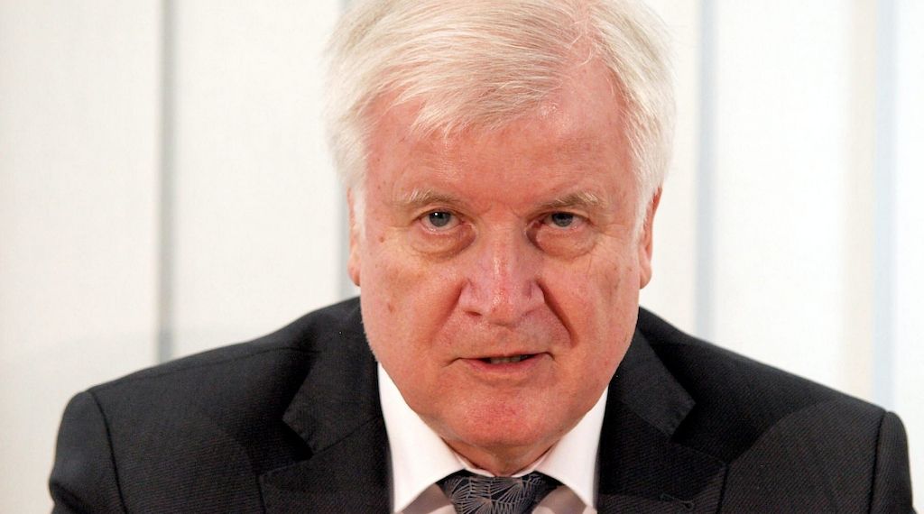 Seehofer kritisiert Merz und spricht von Glaubwürdigkeitsverlust