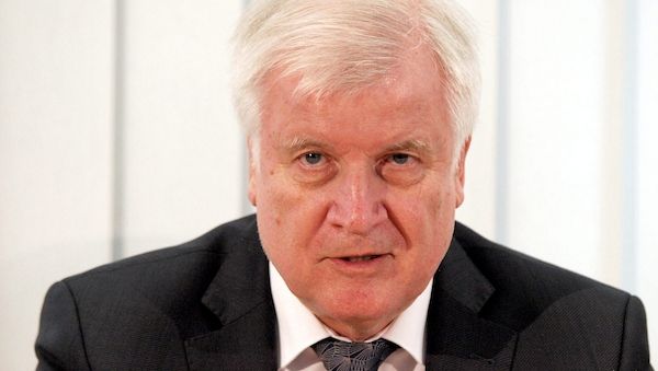 Seehofer kritisiert Merz und spricht von Glaubwürdigkeitsverlust