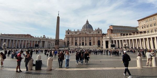 Papst Leo XIV. muss sich Lungenoperation unterziehen