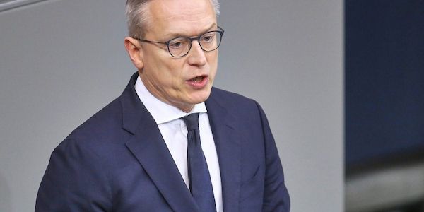 Wildberger will Grundeinkommens-Konzept weiter prüfen