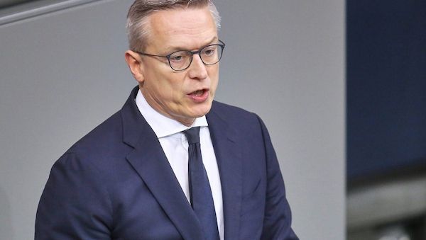 Wildberger will Grundeinkommens-Konzept weiter prüfen