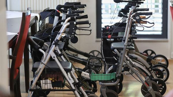 GKV-Chef drängt bei Pflegekommission auf schnelle Gesetzgebung