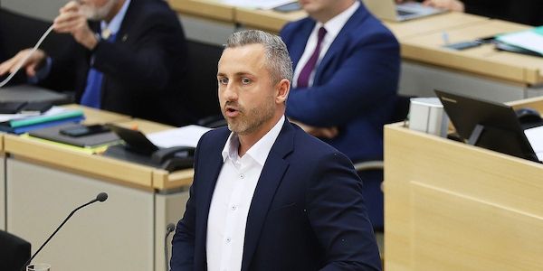 Landtag Sachsen-Anhalt stimmt für AfD-BSW-Antrag zu Ukraine-Krieg