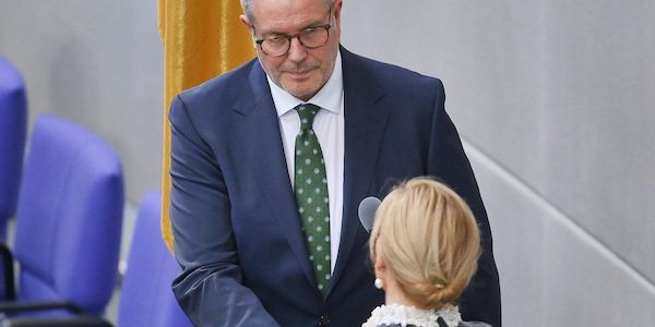 Schweitzer als Arbeitsminister vereidigt