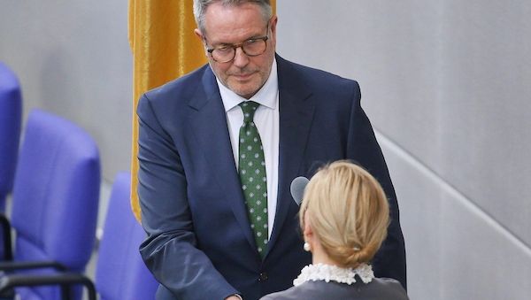 Schweitzer als Arbeitsminister vereidigt