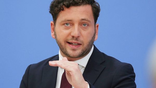 Banaszak gibt Berliner Landesverband bei Sondierungen freie Hand