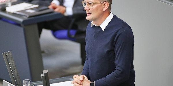 Grüne zweifeln an Stabilitätsversprechen bei GKV-Zusatzbeitrag