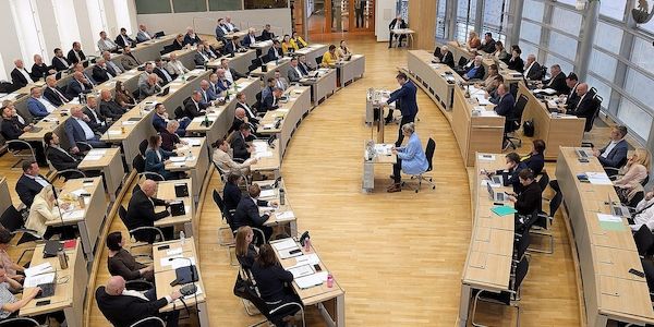 Mützenich kritisiert AfD-BSW-Antrag zu Russland-Sanktionen