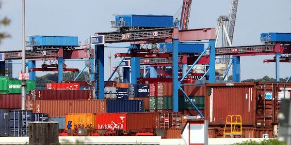 IW: Defizit im China-Handel erstmals über 100 Milliarden Euro