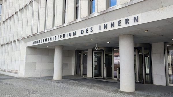 Bericht: BMI kennt Zahl der Ex-Beamten mit Anschlussjobs nicht