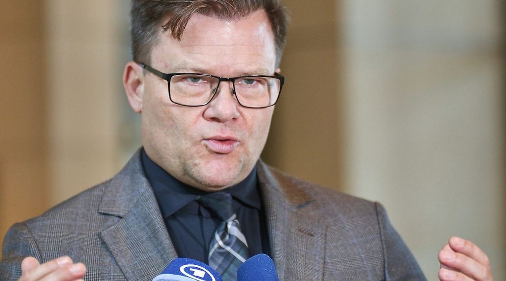 Verbrenner-Aus-Aus: Schneider fordert CO2-Ausgleich