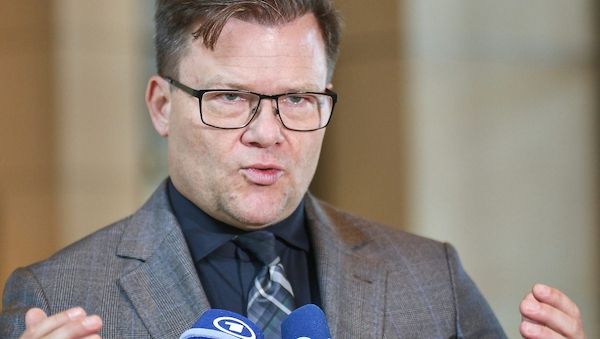 Verbrenner-Aus-Aus: Schneider fordert CO2-Ausgleich