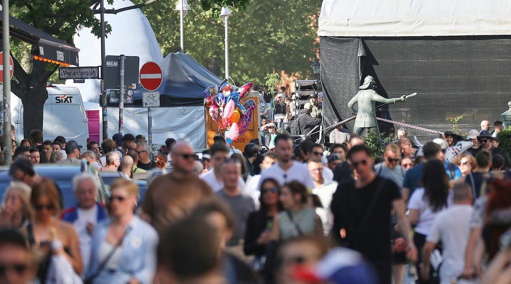 Umfrage: 82 Prozent sehen Anstand in der Gesellschaft schwinden