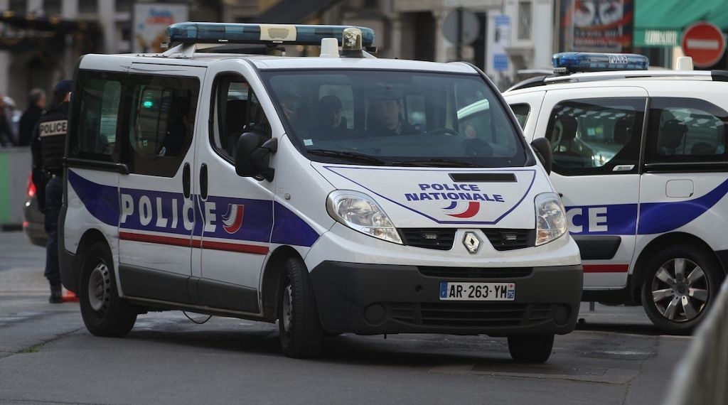 Bundesregierung blickt besorgt auf Lage in Frankreich