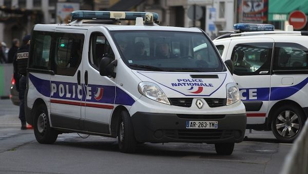 Bundesregierung blickt besorgt auf Lage in Frankreich