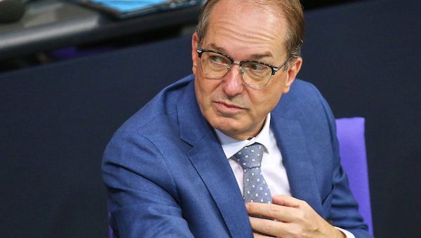 Dobrindt warnt vor Allianz aus Linksextremisten und Migranten