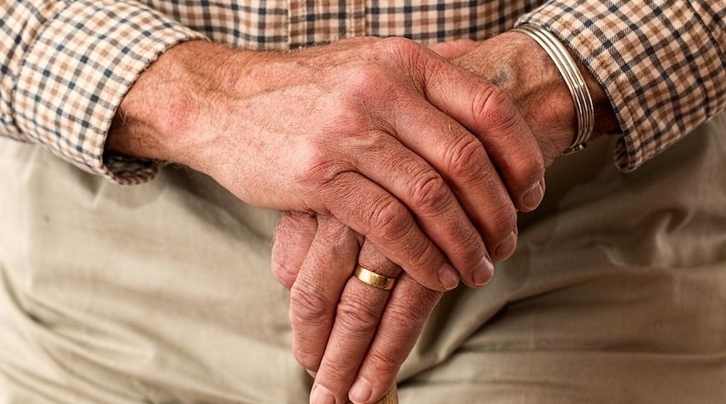 Schmerzen in den Händen: Das sind die Ursachen