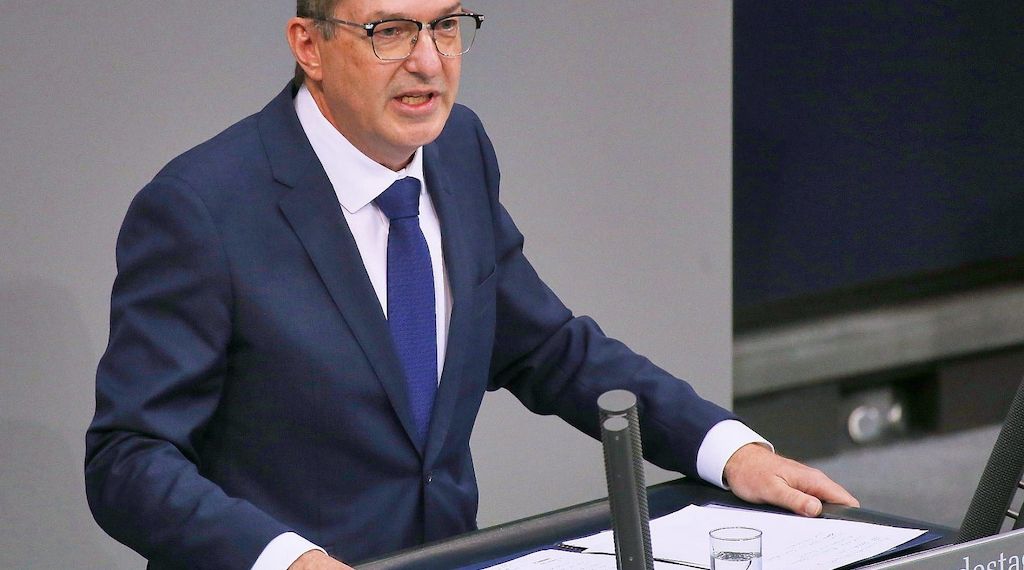 Dobrindt befürchtet Sicherheitsrisiko durch Rot-Grün-Rot