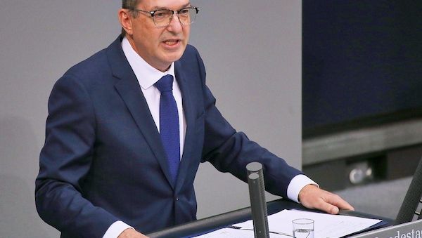 Dobrindt befürchtet Sicherheitsrisiko durch Rot-Grün-Rot
