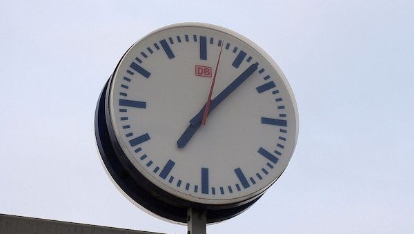 Uhren auf Normalzeit umgestellt