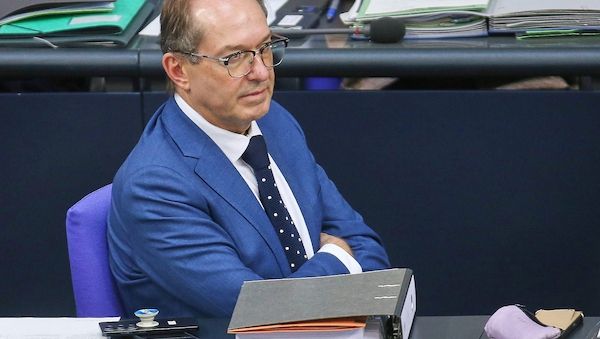 Bundesinnenminister Dobrindt kündigt "Investitionsschutzgesetz" an