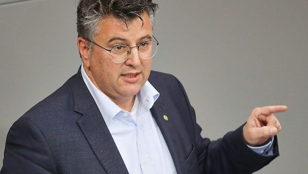 Grünen-Außenpolitiker will mehr EU-Engagement für Serbien
