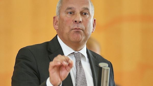Hessens Innenminister befürchtet Vermummung bei Halloween-Demos