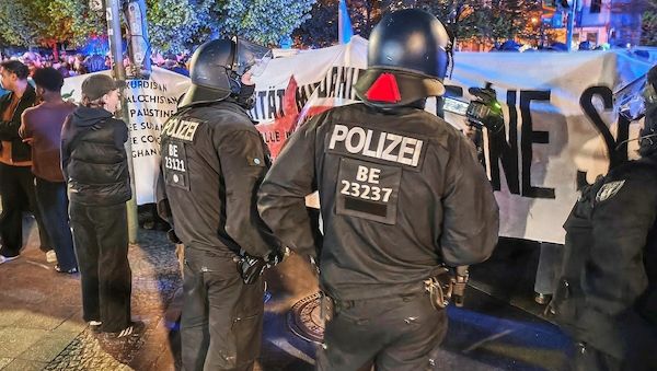Bundesregierung: Linksextremisten wollen sich an Proteste hängen