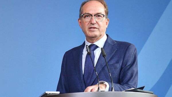 SPD-Abgeordnete kritisieren Dobrindts Investitionsschutzgesetz