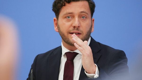 Banaszak warnt vor Kriminalisierung von Jugendprotesten