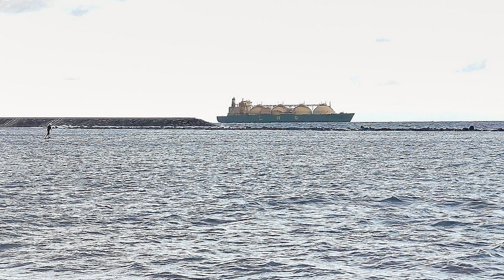 Deutsche ReGas nimmt zweites LNG-Schiff in Mukran in Betrieb